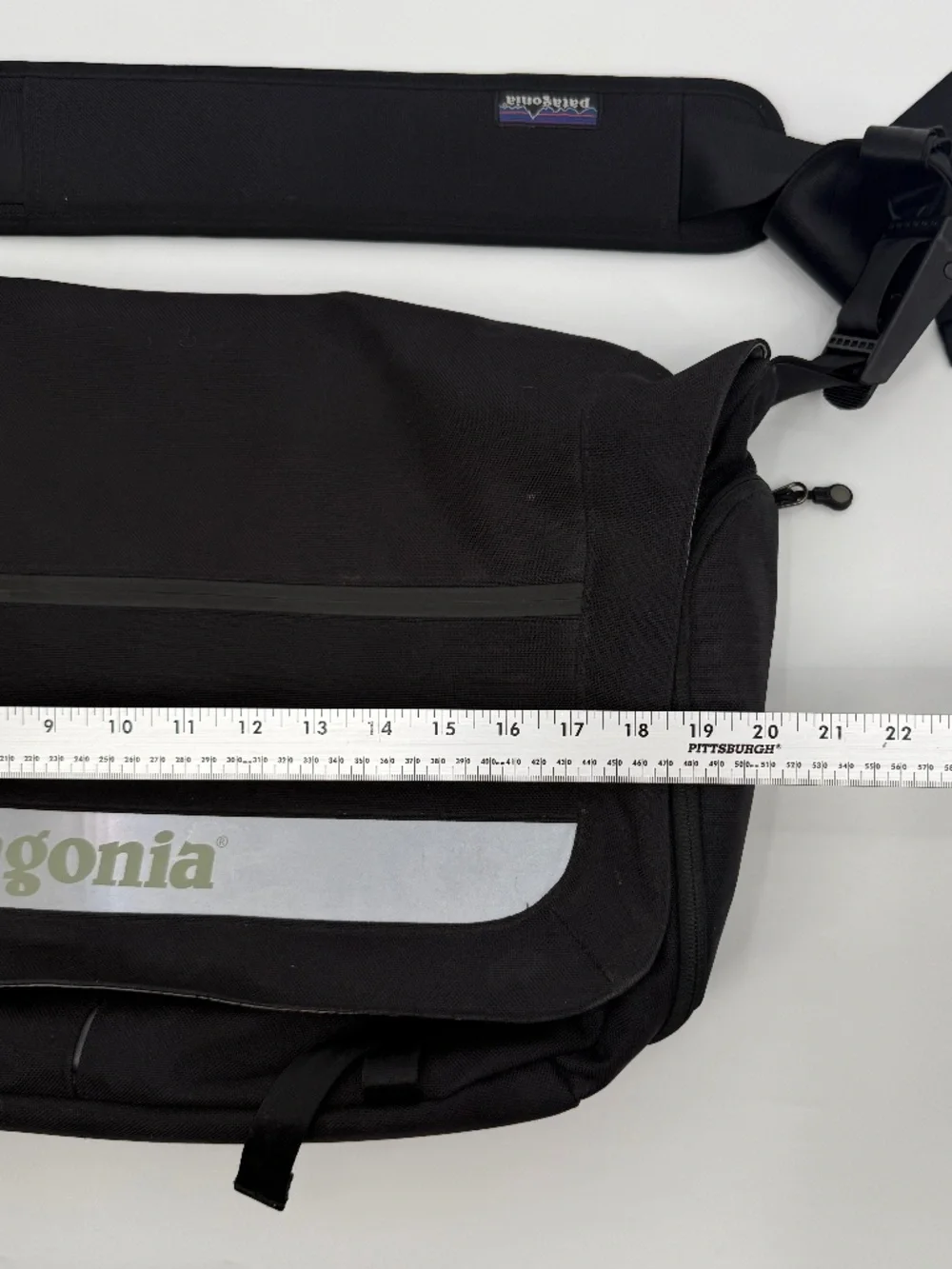 Patagonia Critical Mass Messenger Bag Black Laptop Crossbody Travel Shoulder